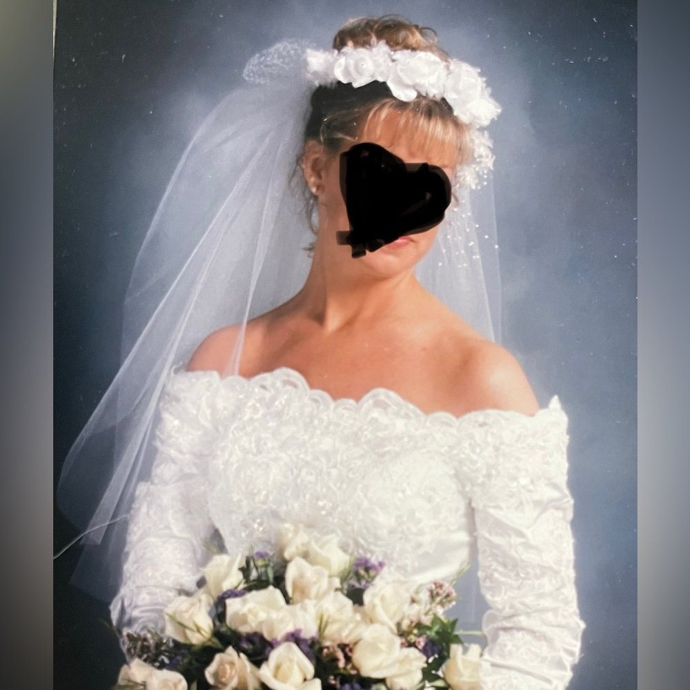 👰🏻‍♀️Beautiful Handmade Tulle With White Roses Veil